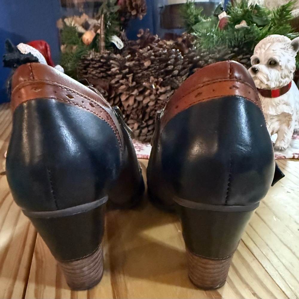 Elegant Multicolor Leather Women's Shoes - Picture 9 of 16